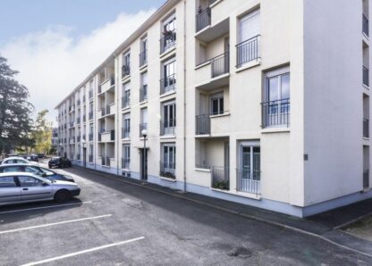 Appartement - Type 5 - 91m² - 423.26 € - SAINT-GAULTIER